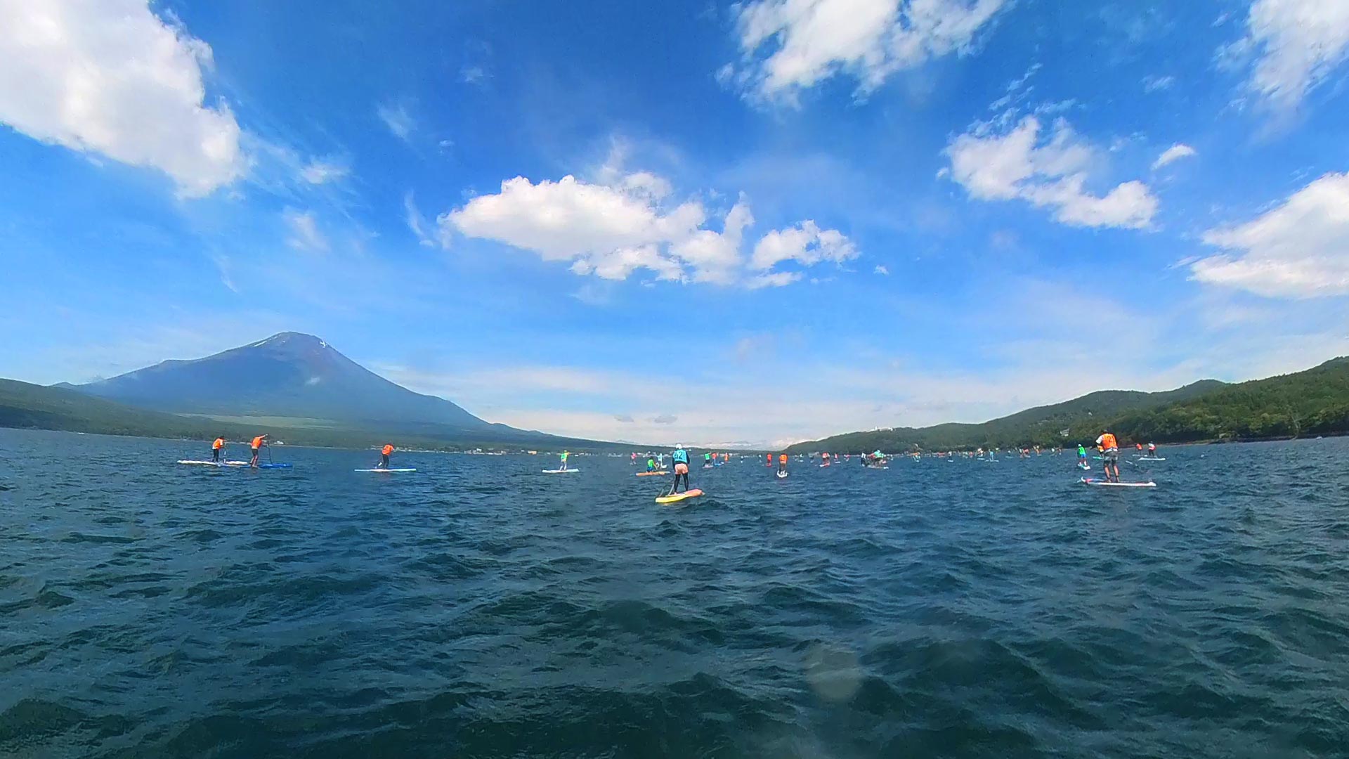夏の湖上を駆け抜ける!辺久湖SUPレースで100人が熱戦!